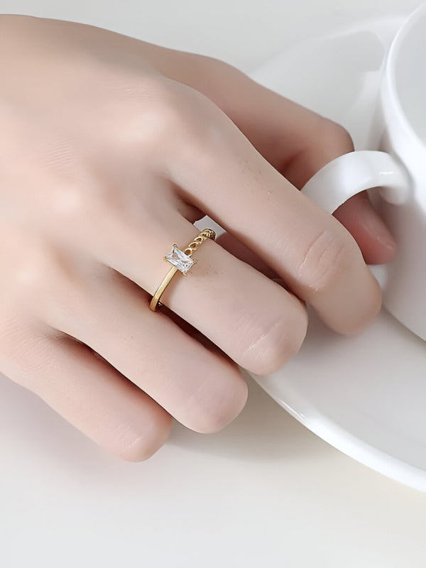 Anore Dainty Baguette Gold Ring