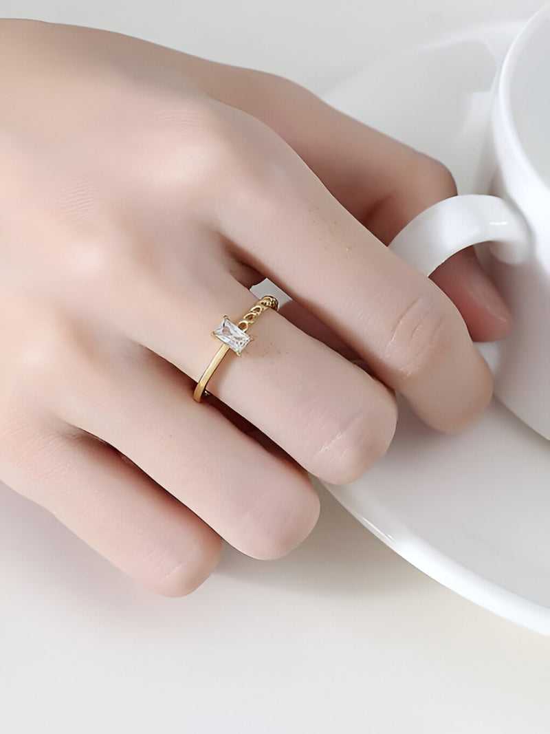 Anore Dainty Baguette Gold Ring