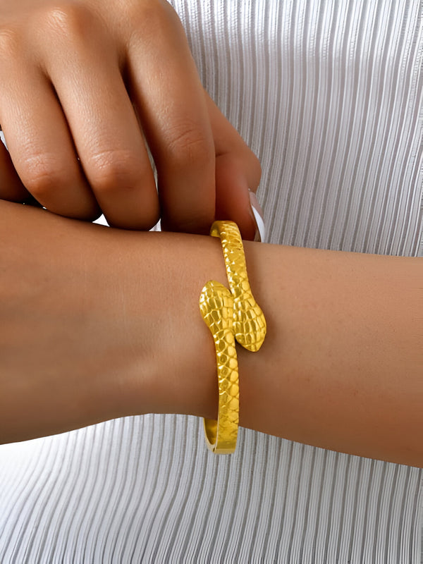 Anore – Textured Gold Serpent Cuff
