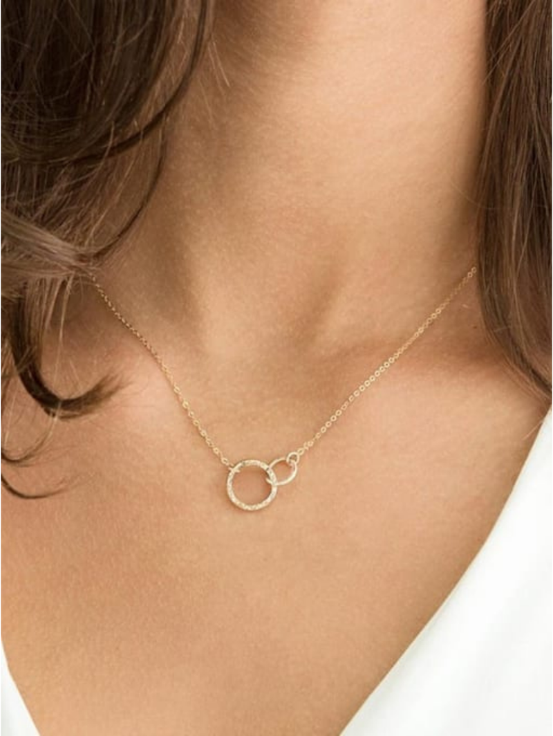 INTERLOCKING CIRCLES, MINIMAL CONNECTION